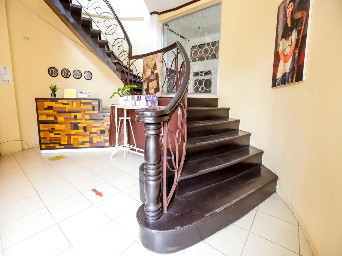 Oyo 759 Royal South Garden Suites Tagaytay City Εξωτερικό φωτογραφία